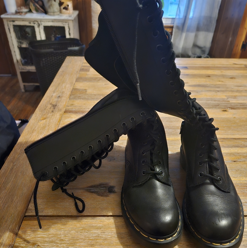 20 Eye Doc Marten's